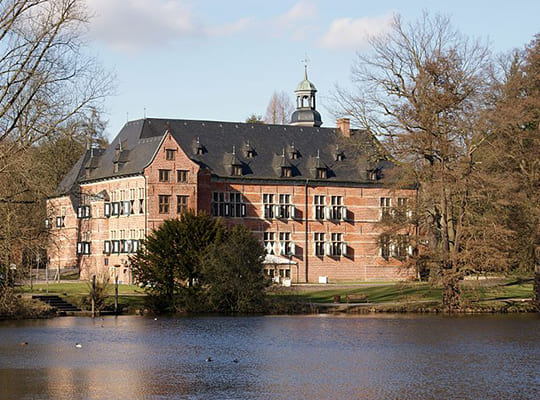 Schloss Reinbek mit Schlossteich