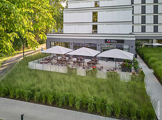 Außenansicht der hoteleigenen Brasserie