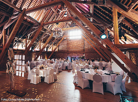 Schön geschmückte Tenne im Gutsschänke Hühnerhof