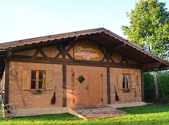 Eine Holzhütte - eine besondere Krimi Dinner Location in Bad Gögging