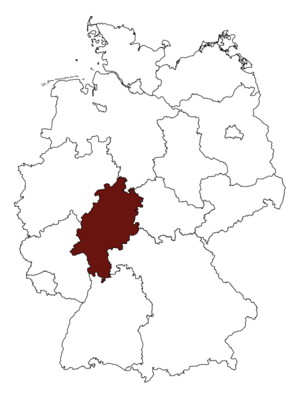 Eine weiße Deutschlandkarte ist dort wo Hessen liegt rot markiert