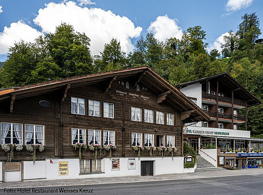 Krimidinner Brienz Außenansicht des Hotel Restaurants Weisses Kreuz