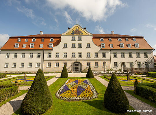 Außenansicht des prachtvollen Schloss Lautrach