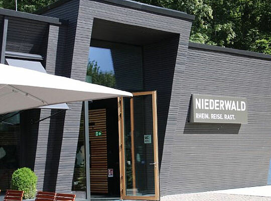 Eingang des Restaurants am Niederwald beim Krimidinner Rüdesheim