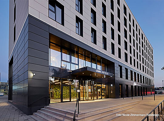 Die moderne Außenfassade des LÉGÈRE HOTEL in Erfurt. Die moderne Außenfassade des LÉGÈRE HOTEL in Erfurt.