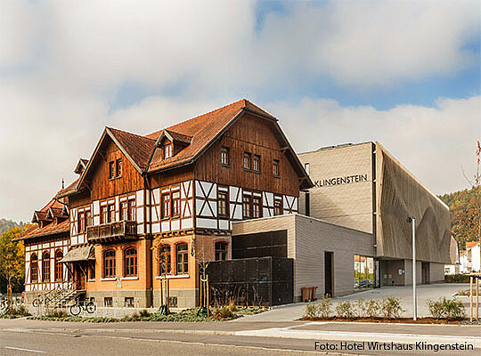 Außenansicht auf ein schönes Gasthaus 