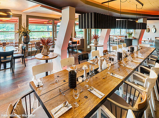 Schön eingedeckte Tafel im Hotel am Wasserfall in Lingen