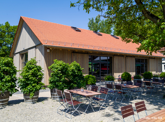Festscheune auf dem Landgut Walkemühle mit Außengastronomie