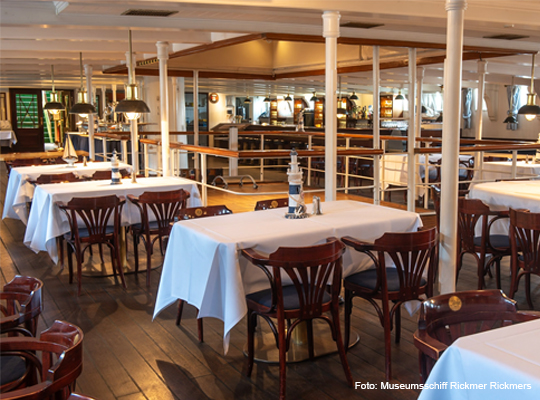 stilvoller Innenraum auf dem Museumsschiff