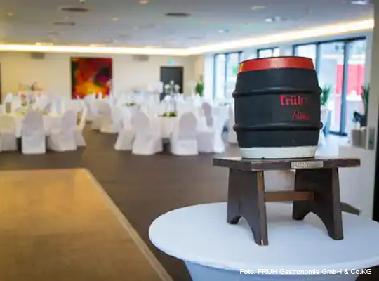 Bierfass im Fokus im Veranstaltungssaal in der FRÜH Lounge