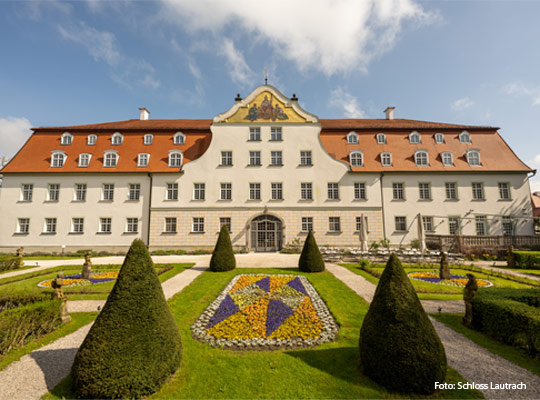 Außenansicht des prachtvollen Schloss Lautrach