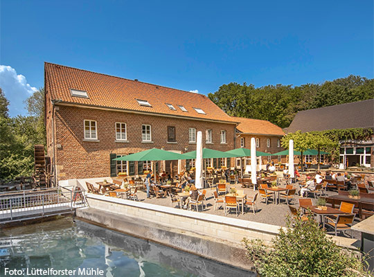 Außenansicht mit Blick auf den Fluss
