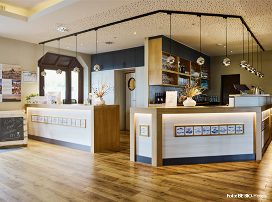 freundlicher Empfangsbereich im BE BIO-HOtel