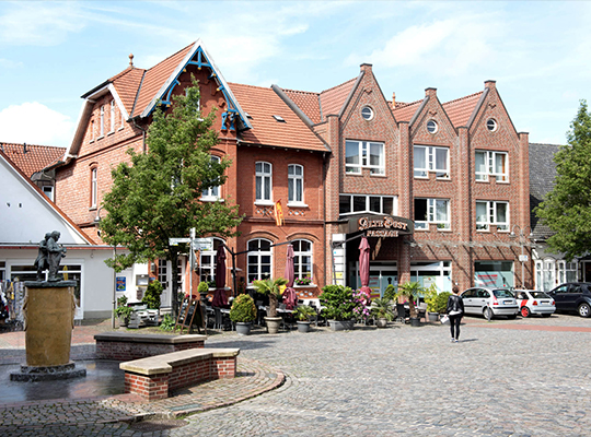 Altes Haus mit großem Hof