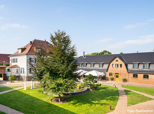 Schöne Außenansicht der Location Paulinenhof