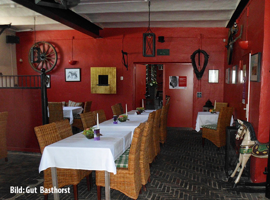 Rustikales gemütliches Restaurant beim Tatort Basthorst