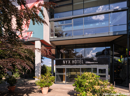Eingang des NYX Hotels Berlin Köpenick by Leonardo Hotels