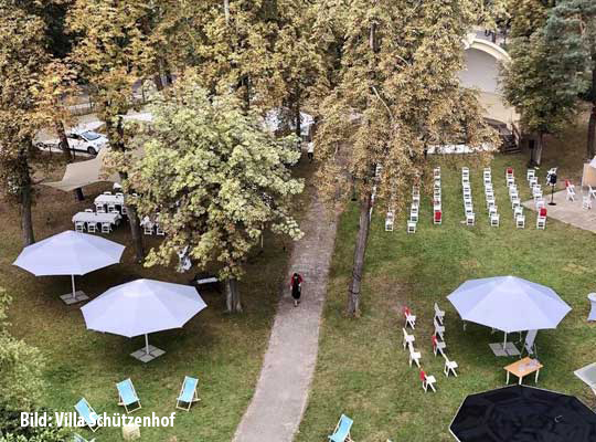 Blick auf den Garten der Villa Schützenhof in Berlin - Krimidinner Berlin