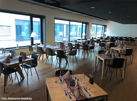 Schöner Innenraum im Restaurant Mobilcity in Bern.
