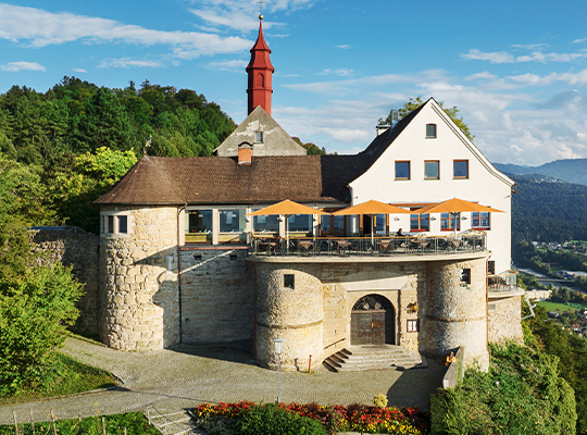 Außenansicht der historischen Burg auf dem Gebhardsberg