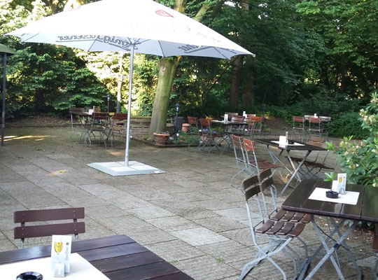 Schön hergerichteter Biergarten beim Krimidinner Elmshorn