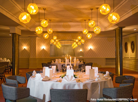 Schön gedeckter Tisch im Hotel Restaurant ERBPRINZ GmbH