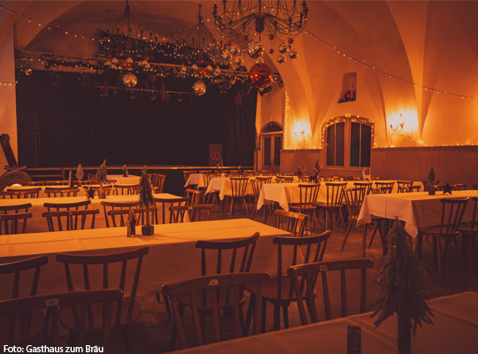 Stimmungsvolles Ambiente im Gasthaus zum Bräu, bereit für das Kriminal Dinner.