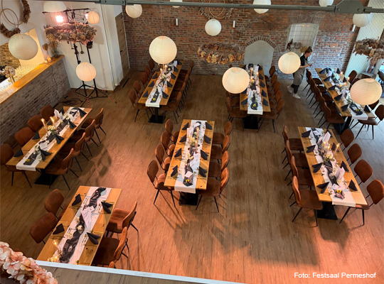 Blick von oben in den großzügigen Festsaal
