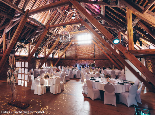 Schön geschmückte Tenne im Gutsschänke Hühnerhof