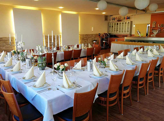 Gemütlicher Speisesaal im Restaurant Alt Hiddenhausen beim Krimidinner Herford