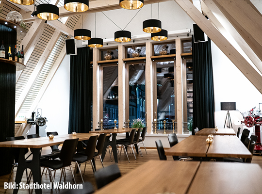 Moderner Restaurantbereich des Stadthotel Waldhorn