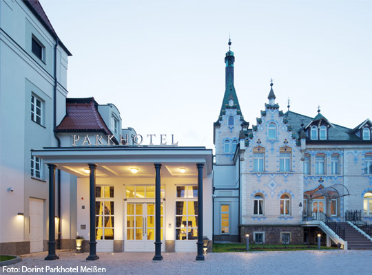 Eingang des Dorint Parkhotels Meißen