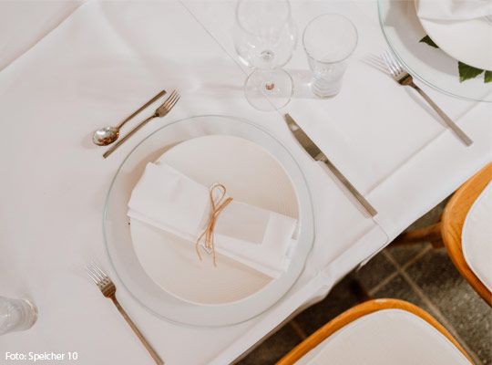 Toll geschmückter Tisch im Speicher 10.