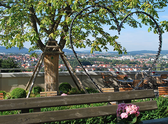 Traumhafter Ausblick von der großen Außenterrasse auf die schöne Jurastadt