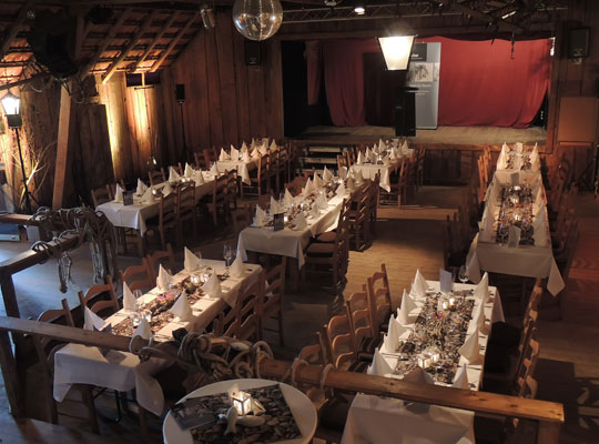 festliche Tafeln in einem rustikal gemütlichen Saal im Gasthaus Vogl auf der Ries- Location für unser Krimidinner Passau