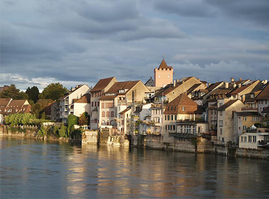 Blick vom Rhein auf die Stadt Rheinfelden