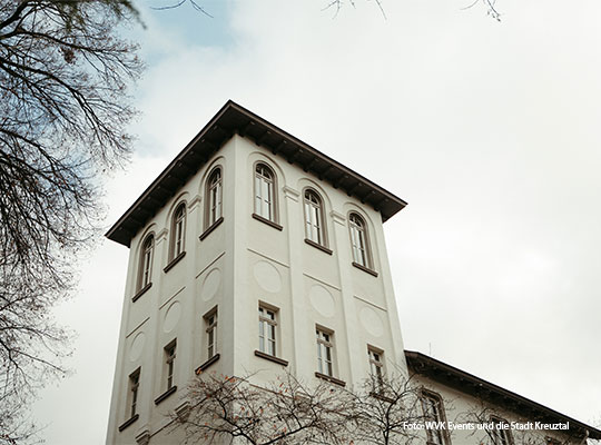 Das besondere Gebäude der Weissen Villa Siegen erweckt aufsehen