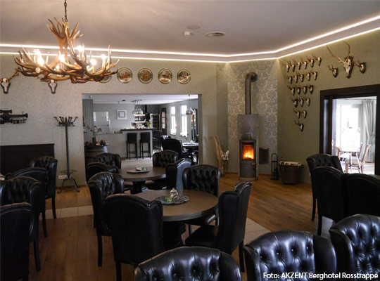 Gemütlicher Innenraum im AKZENT Berghotel Rosstrappe.